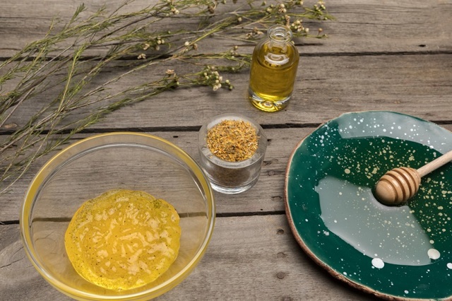 Маски с имбирем и куркумой, медом, бананом и другими ингредиентами для здоровой кожи лица: рецепты, польза и вред